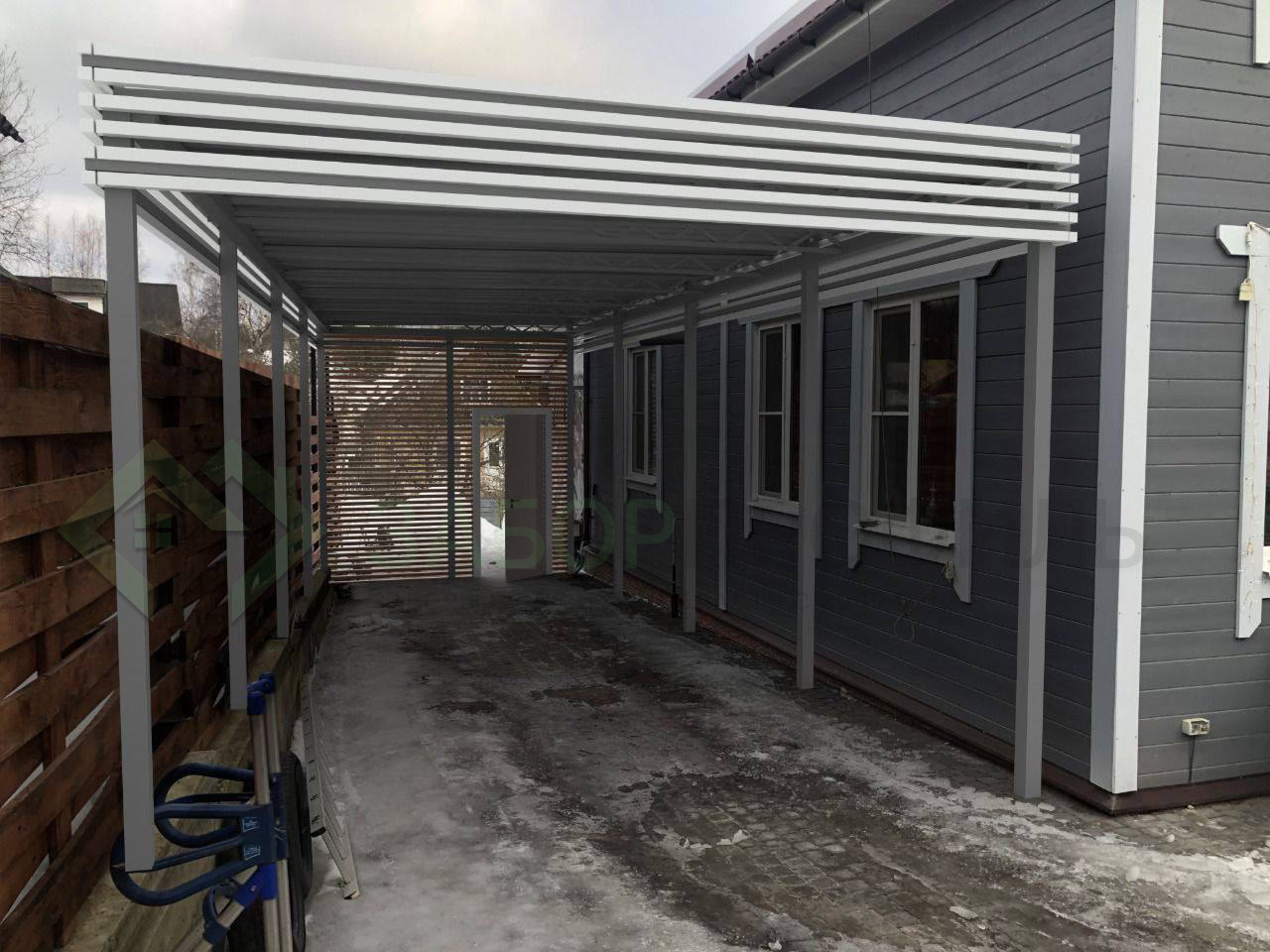 Односкатный навес (дерево и ламели)