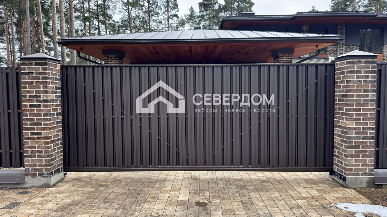 Современный фасад участка