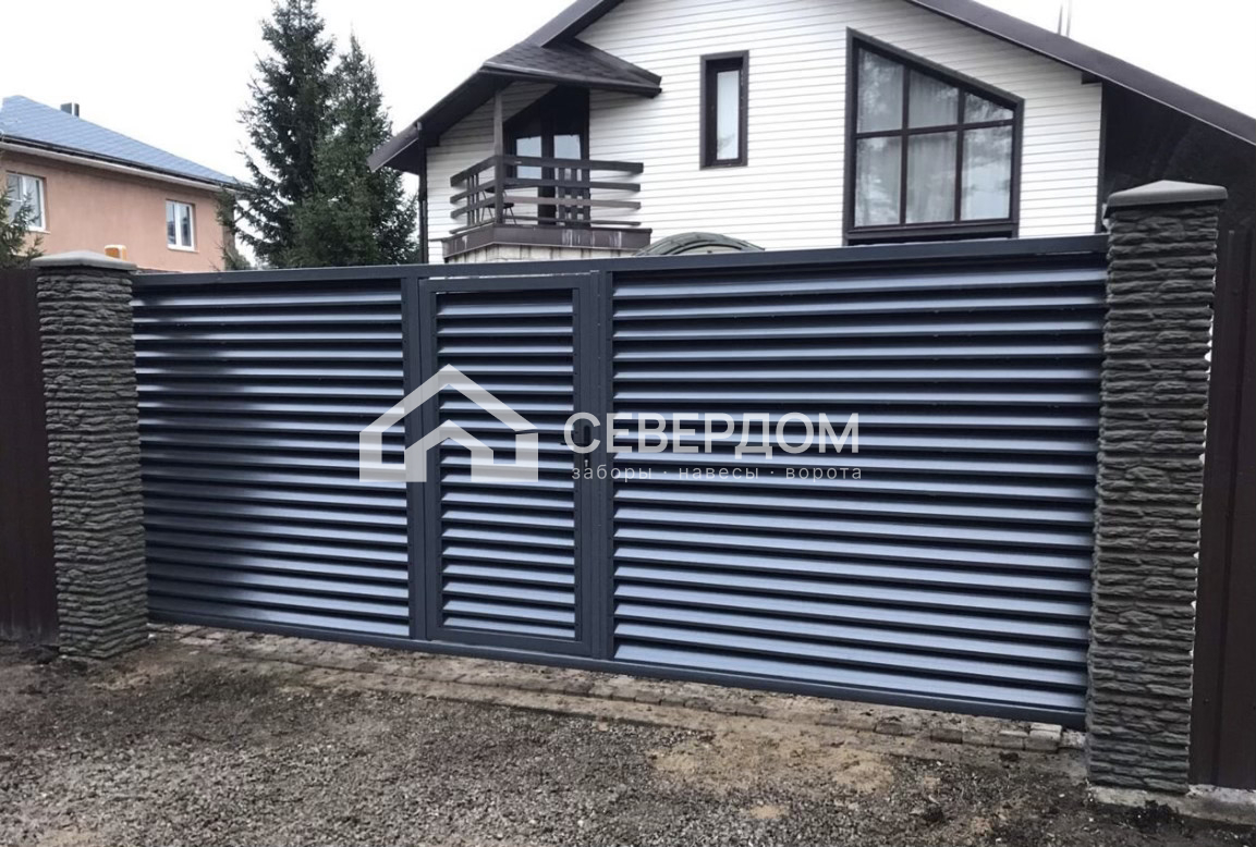 Распашные ворота и калитка жалюзи
