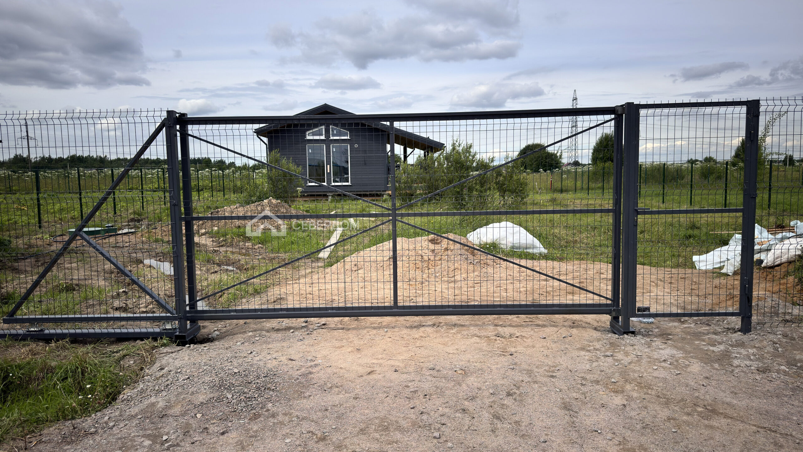 Лицевая часть забора из 3D сетки Гиттер