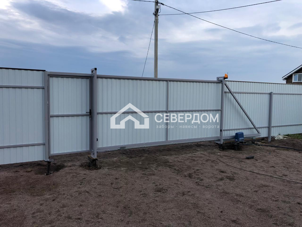 Откатные ворота на сваях